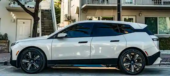 BMW iX SUV (xDrive60 & M70)