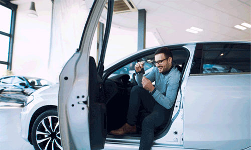 Which Car Loan Option in UAE is Better - Dealership or Bank